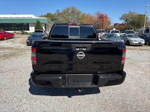 Used 2022 Nissan Frontier SV image 11