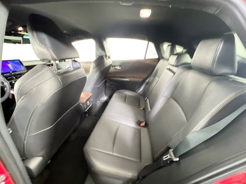 Used 2024 Toyota Venza Limited image 23