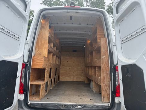 Used 2021 Mercedes-Benz Sprinter 2500 image 7
