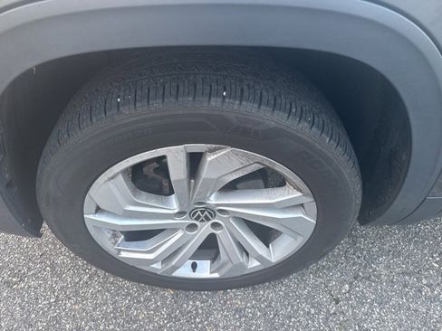 Used 2020 Volkswagen Atlas Cross Sport SEL image 11