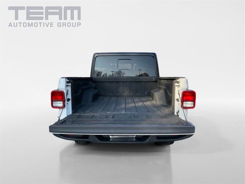Used 2022 Jeep Gladiator Willys image 13