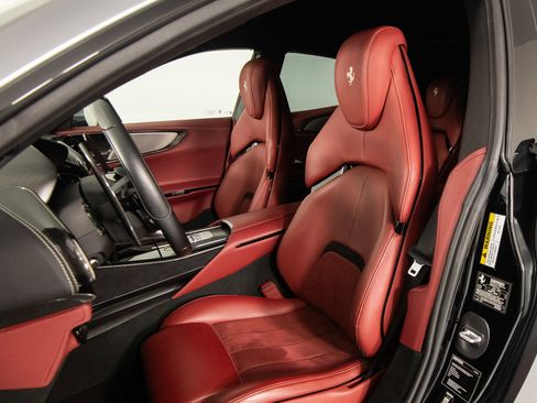 Certified 2023 Ferrari Purosangue image 32