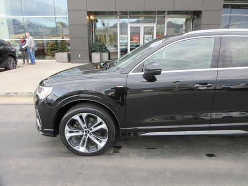 Used 2020 Audi Q3 2.0T Premium Plus image 2