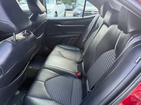 Used 2018 Toyota Camry SE w/ Moonroof Package FWD image 24