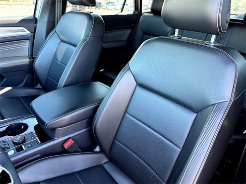 Used 2022 Volkswagen Atlas Cross Sport SE image 13