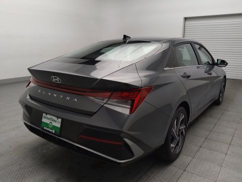 Used 2025 Hyundai Elantra SEL FWD image 9