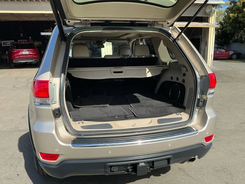 Used 2015 Jeep Grand Cherokee Limited w/ Luxury Group II image 25