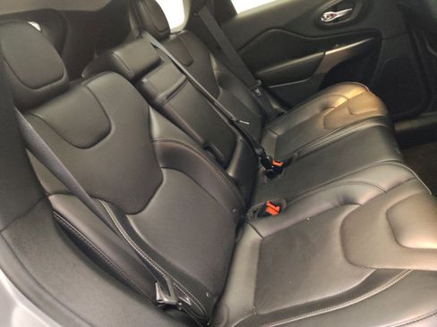 Used 2019 Jeep Cherokee Limited AWD/4WD image 19
