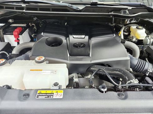 Used 2024 Toyota Tundra Platinum AWD/4WD image 17