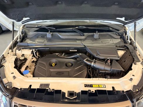 Used 2017 Land Rover Discovery Sport SE image 39