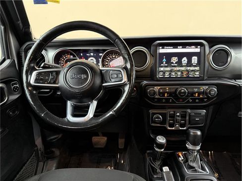 Used 2020 Jeep Gladiator Overland image 18