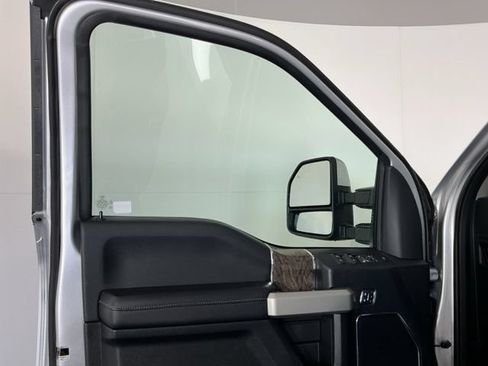 Used 2018 Ford F350 Lariat w/ Lariat Value Package AWD/4WD image 8