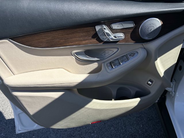 Used 2021 Mercedes-Benz GLC 300 4MATIC image 16