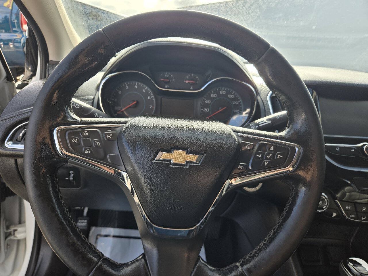 Used 2017 Chevrolet Cruze Premier FWD image 10