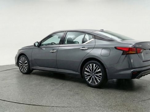 Used 2025 Nissan Altima 2.5 SV image 6