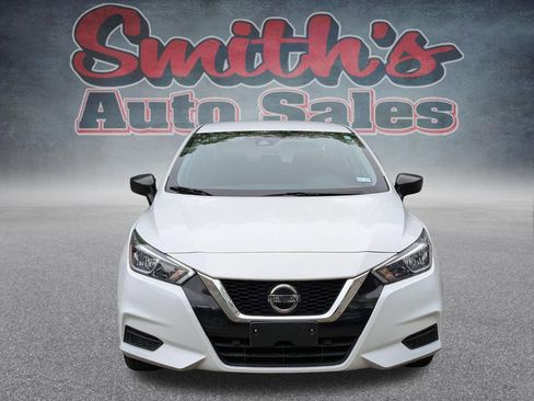 Used 2022 Nissan Versa S FWD image 2