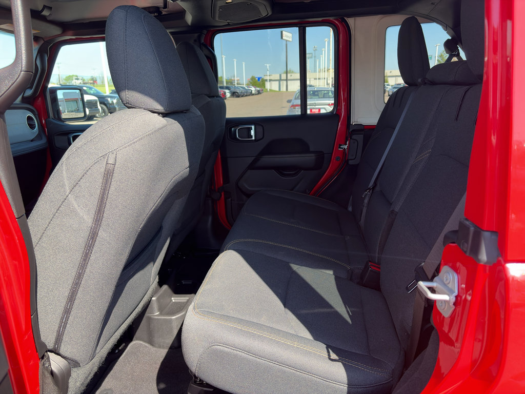 Used 2025 Jeep Wrangler Unlimited Sahara AWD/4WD image 11