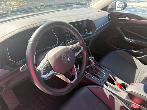 Used 2023 Volkswagen Jetta SE w/ Black Wheel Package FWD image 9