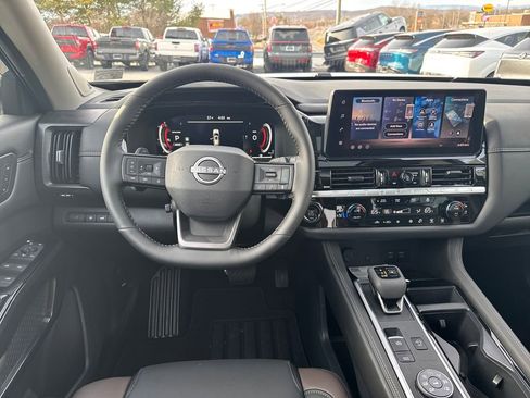 New 2026 Nissan Pathfinder Platinum image 14