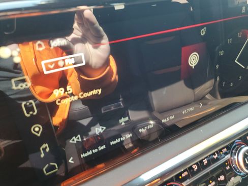 Used 2024 GMC Sierra 1500 AT4 w/ Technology Package image 21