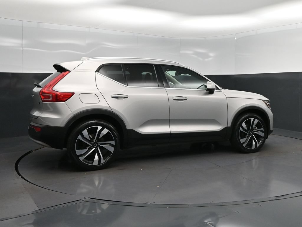 Used 2025 Volvo XC40 B5 Plus AWD/4WD image 8