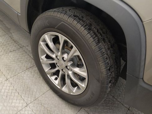 Used 2020 Jeep Cherokee Latitude Plus AWD/4WD image 31