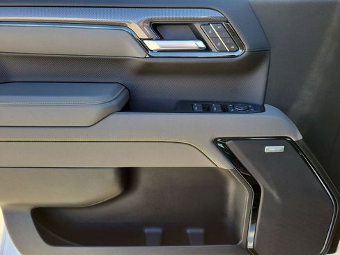 Used 2025 Chevrolet Silverado 1500 ZR2 w/ Technology Package image 23