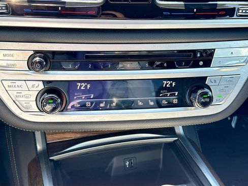 Used 2019 BMW 750i xDrive w/ Executive Package AWD/4WD image 35