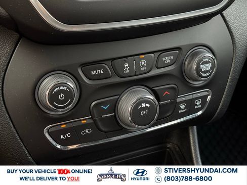 Used 2022 Jeep Cherokee Latitude w/ Sun & Sound Group AWD/4WD image 35