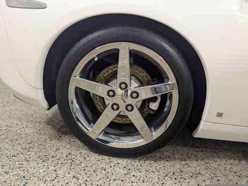 Used 2007 Chevrolet Corvette Coupe w/ Preferred Equipment Group RWD image 22