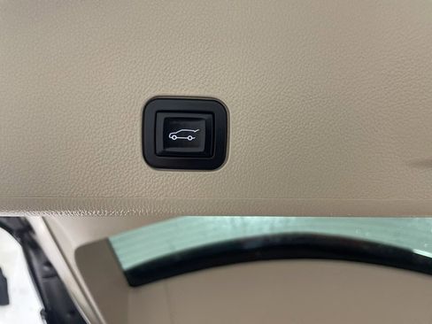 Used 2015 Cadillac SRX Luxury w/ Driver Awareness Package image 9