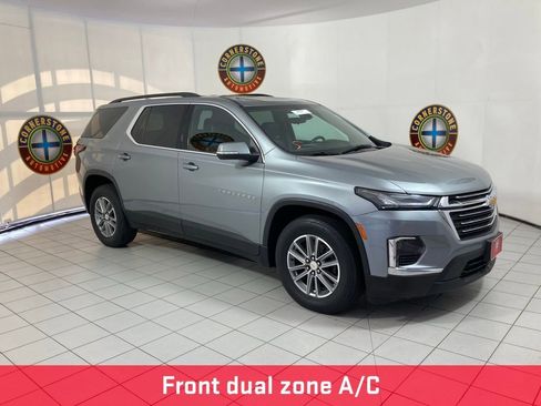 Used 2023 Chevrolet Traverse LT w/ Rear Camera Mirror Package image 17