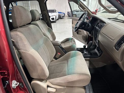 Used 2000 Toyota 4Runner SR5 AWD/4WD image 18
