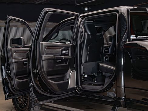 Used 2025 RAM 3500 Laramie image 30