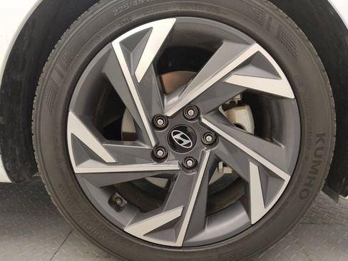 Used 2025 Hyundai Elantra Sport FWD image 31