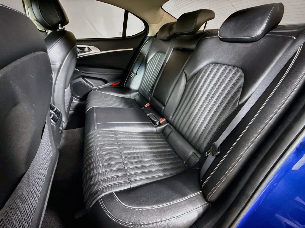 Used 2022 Genesis G70 3.3T RWD image 24
