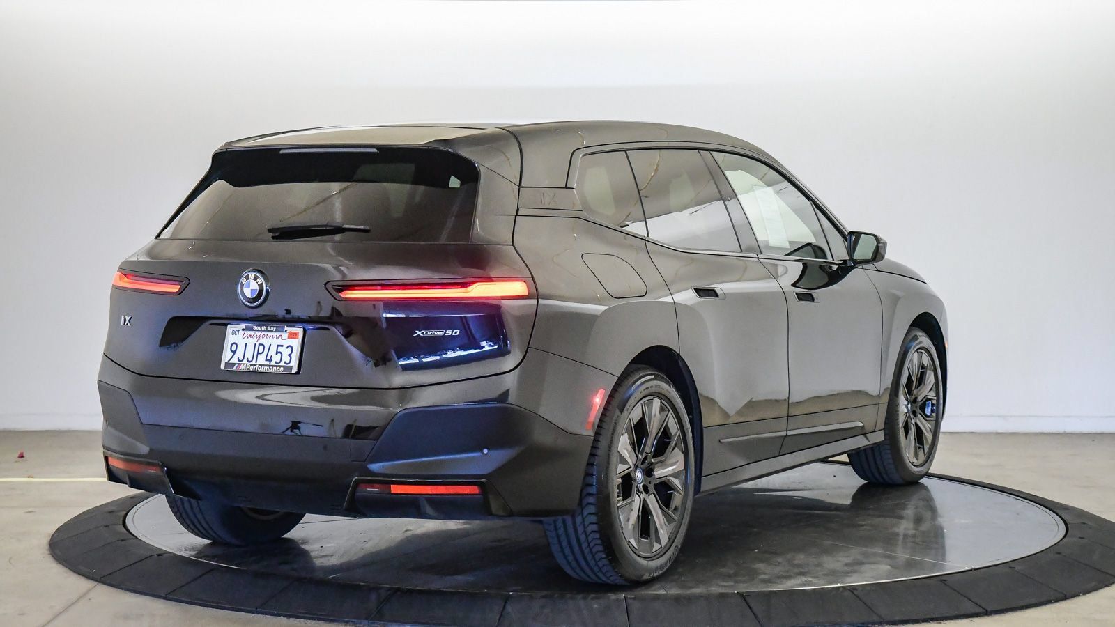 Certified 2024 BMW iX xDrive50 w/ Premium Package AWD/4WD image 5