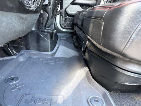 Used 2020 Jeep Gladiator Rubicon AWD/4WD image 17