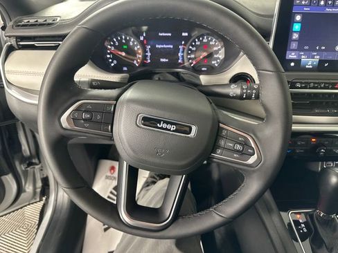 Used 2025 Jeep Compass Limited image 25