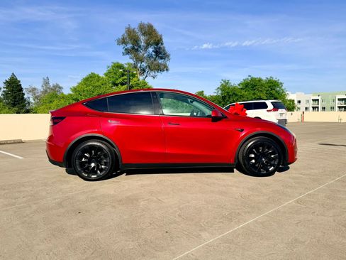 Used 2021 Tesla Model Y Long Range AWD/4WD image 4