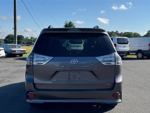 Used 2011 Toyota Sienna SE w/ Preferred Pkg FWD image 6