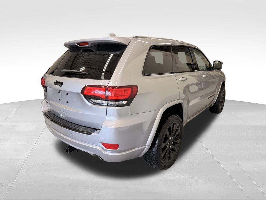 Used 2018 Jeep Grand Cherokee Altitude AWD/4WD image 6