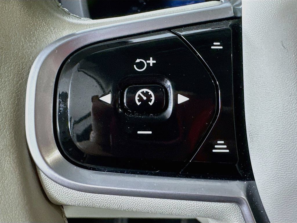 Used 2022 Volvo XC60 B5 Inscription w/ Advanced Package AWD/4WD image 25