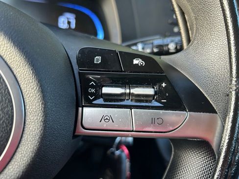 Used 2025 Hyundai Elantra SE FWD image 19