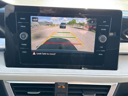 Used 2025 Volkswagen Taos SE FWD image 26