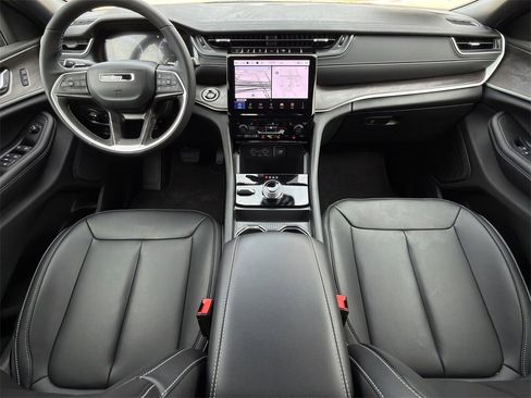 New 2025 Jeep Grand Cherokee Limited image 10