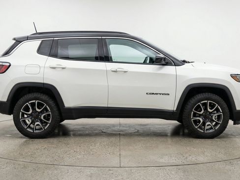 Used 2025 Jeep Compass Trailhawk AWD/4WD image 11