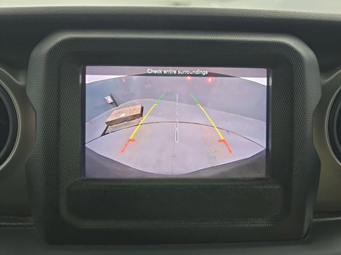 Used 2018 Jeep Wrangler Unlimited Sport S AWD/4WD image 24