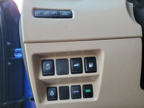 Used 2018 Nissan Rogue SV w/ Sun & Sound Touring Package image 23