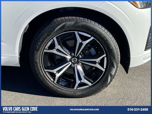 Used 2022 Volvo XC60 B5 Momentum w/ Climate Package image 6